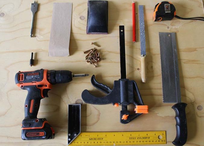 Les outils pour réparer une cabane en bois