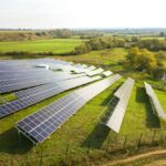 Les meilleures pratiques pour l’installation de panneaux solaires sur des terrains agricoles