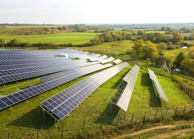 Les meilleures pratiques pour l’installation de panneaux solaires sur des terrains agricoles