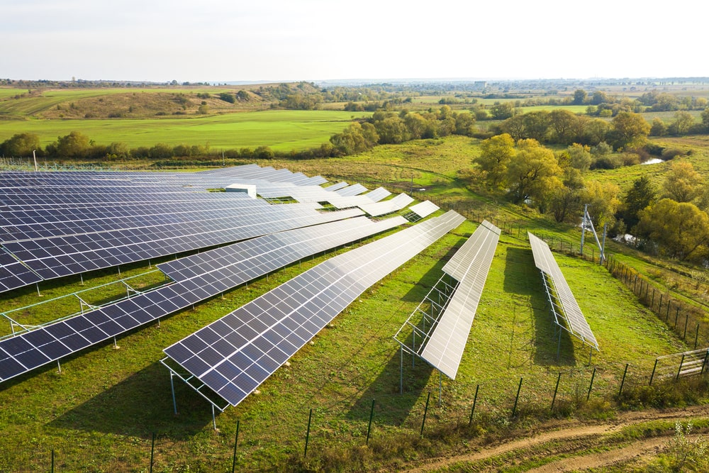 Les meilleures pratiques pour l’installation de panneaux solaires sur des terrains agricoles